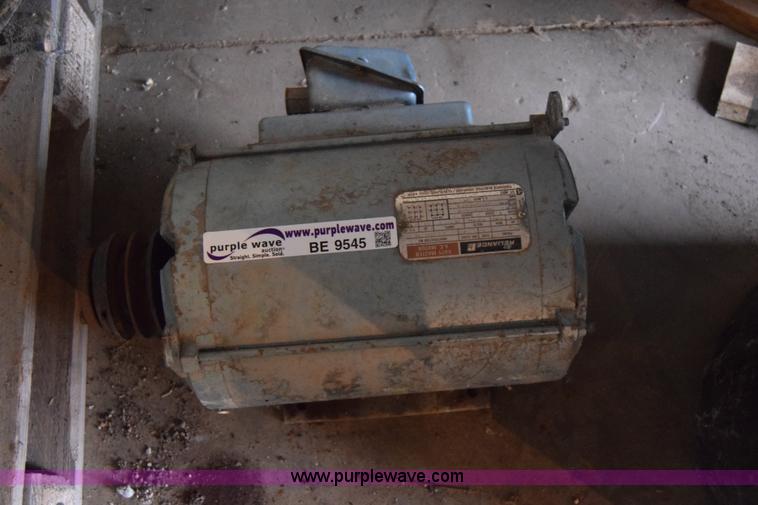 image for item BE9545 Assorted items