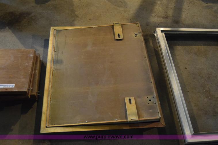 image for item BE9546 Assorted home improvement items