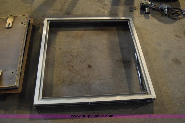 image for item BE9546 Assorted home improvement items