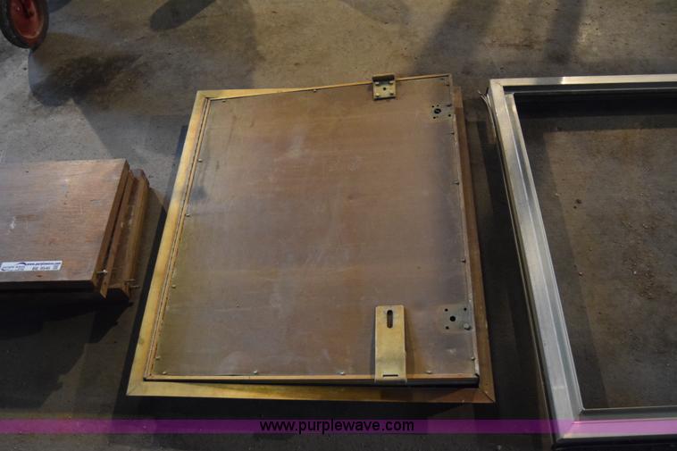 image for item BE9546 Assorted home improvement items