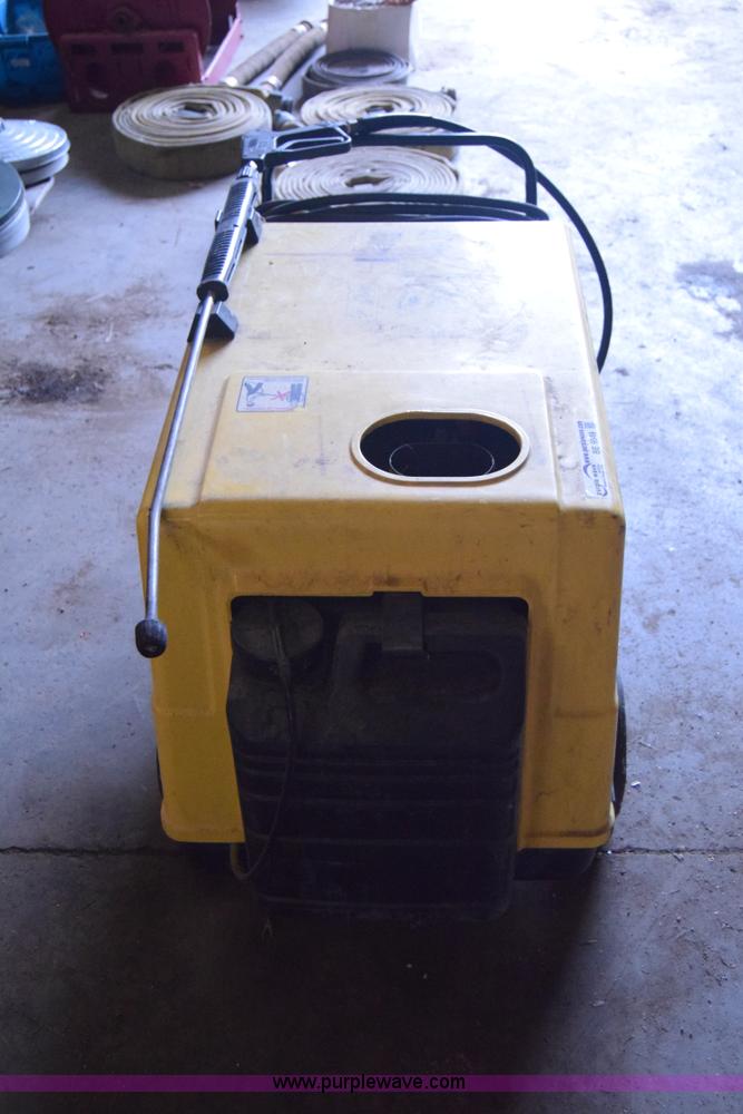 Karcher HDS 650 pressure washer in Valley Center, KS Item BE9549 sold