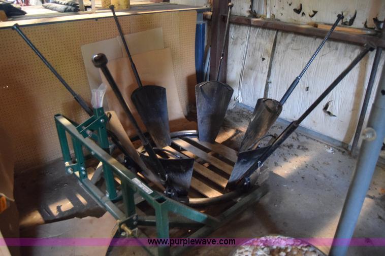 image for item BE9553 Tree Toad tree transplanter