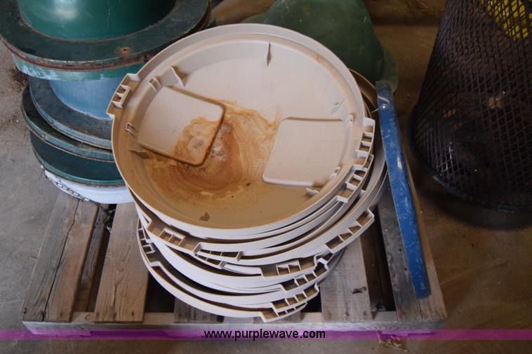 image for item BE9558 Assorted trash cans