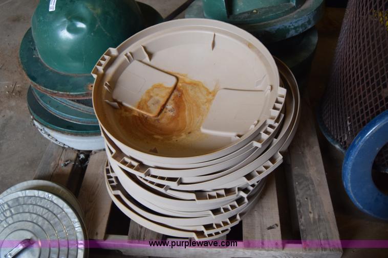 image for item BE9558 Assorted trash cans