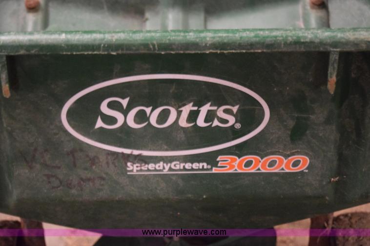 image for item BE9560 Assorted lawn and garden equipment