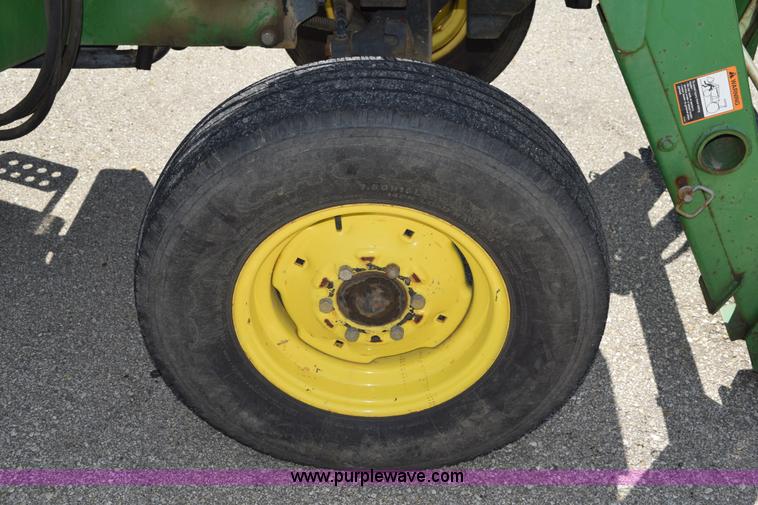 image for item BI9424 John Deere 5200 tractor