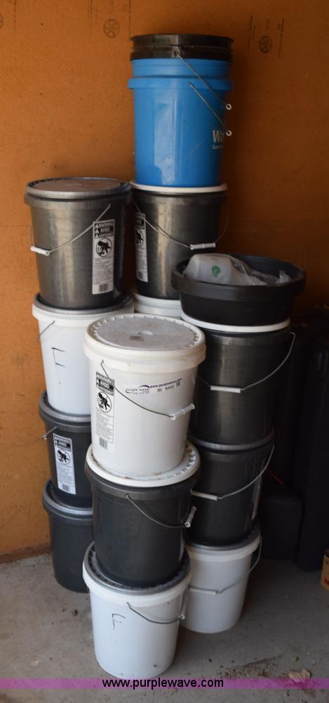 image for item BI9442 (14) assorted five gallon buckets of potting soil