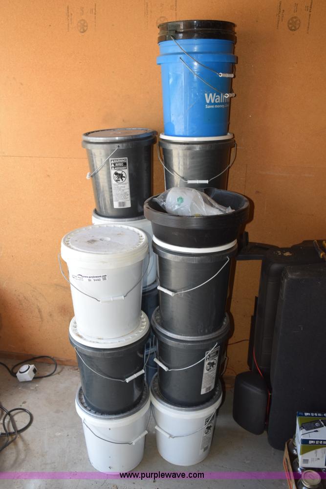 image for item BI9442 (14) assorted five gallon buckets of potting soil