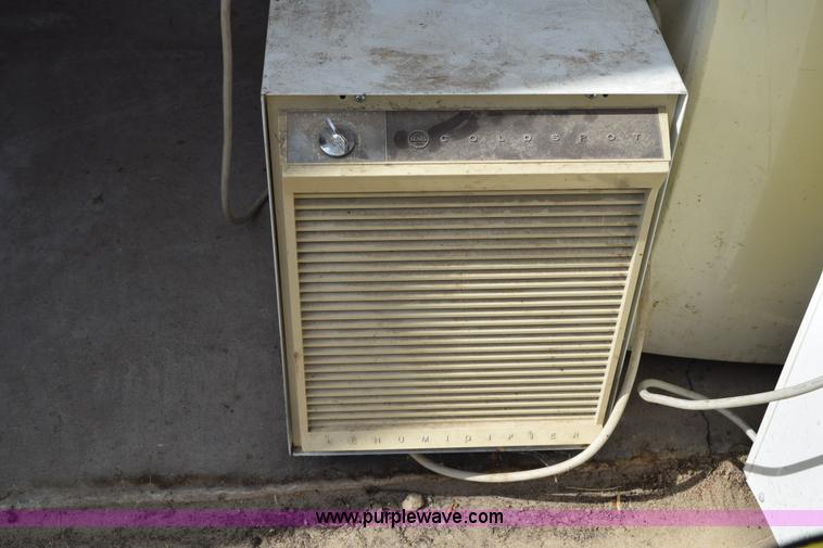 image for item BI9446 (3) assorted humidifiers and dehumidifiers