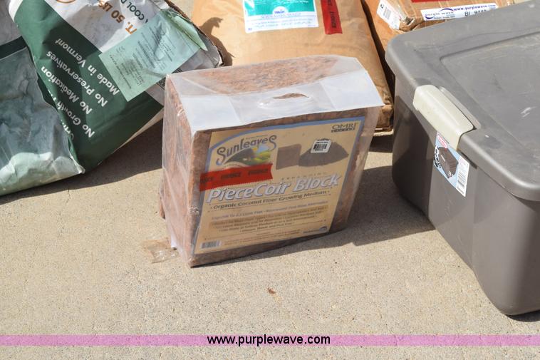 image for item BI9448 Assorted gardening supplies