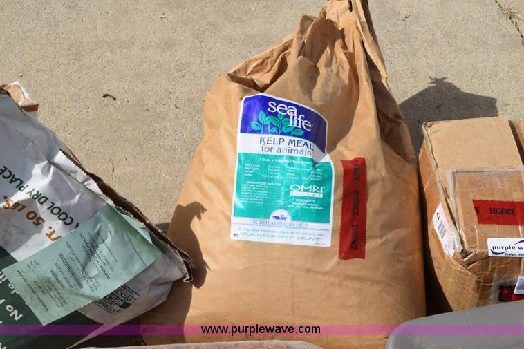 image for item BI9448 Assorted gardening supplies