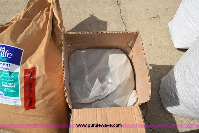 image for item BI9448 Assorted gardening supplies