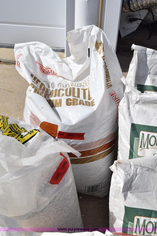 image for item BI9448 Assorted gardening supplies