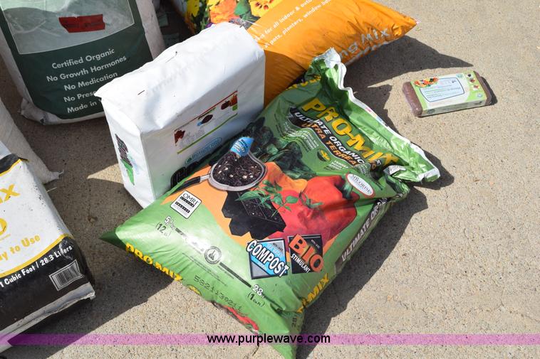 image for item BI9448 Assorted gardening supplies