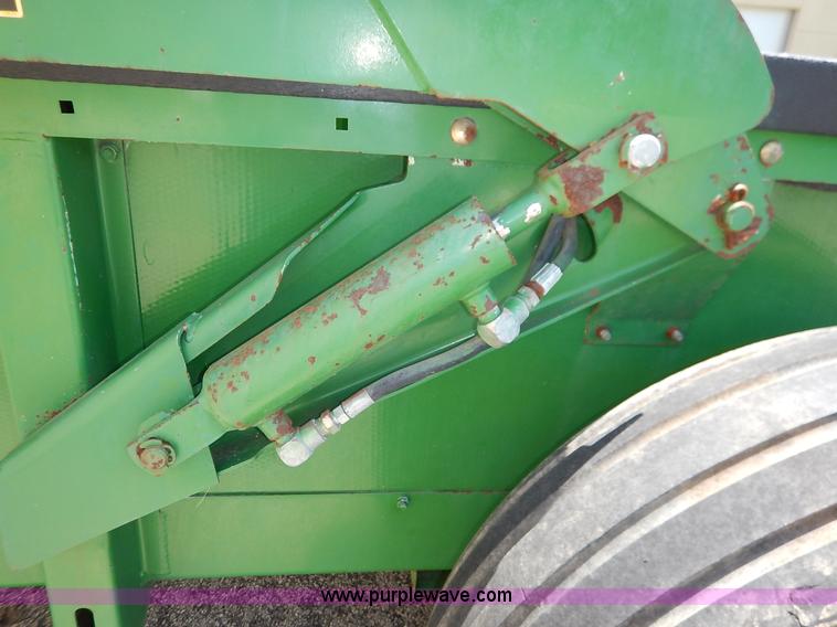 image for item BO9964 John Deere 455  manure spreader