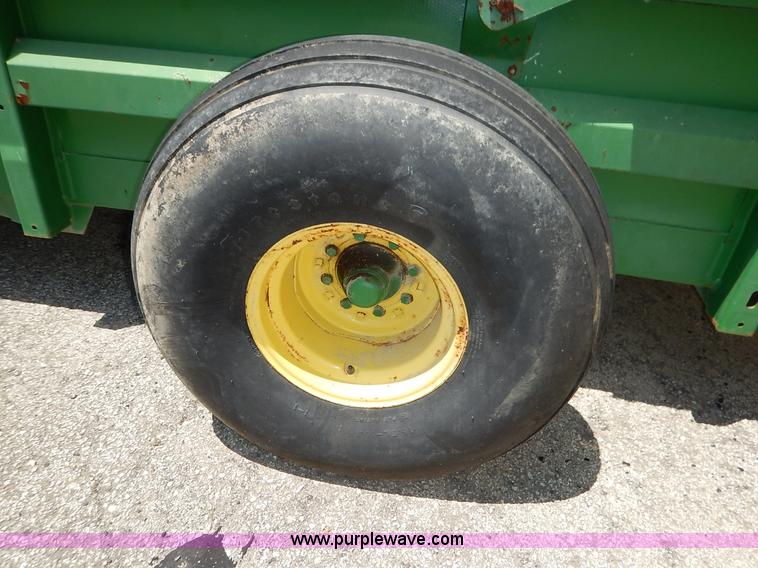 image for item BO9964 John Deere 455  manure spreader