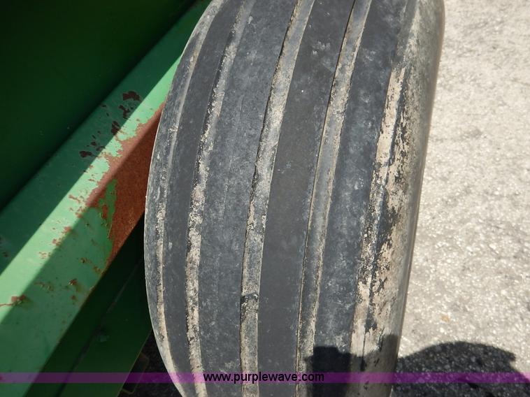 image for item BO9964 John Deere 455  manure spreader