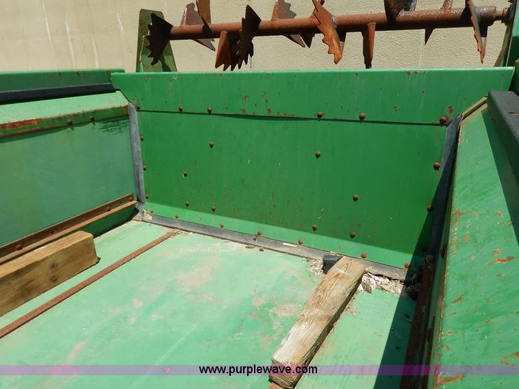 image for item BO9964 John Deere 455  manure spreader
