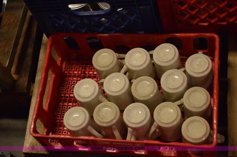 image for item BQ9523 Assorted restaurant equipment