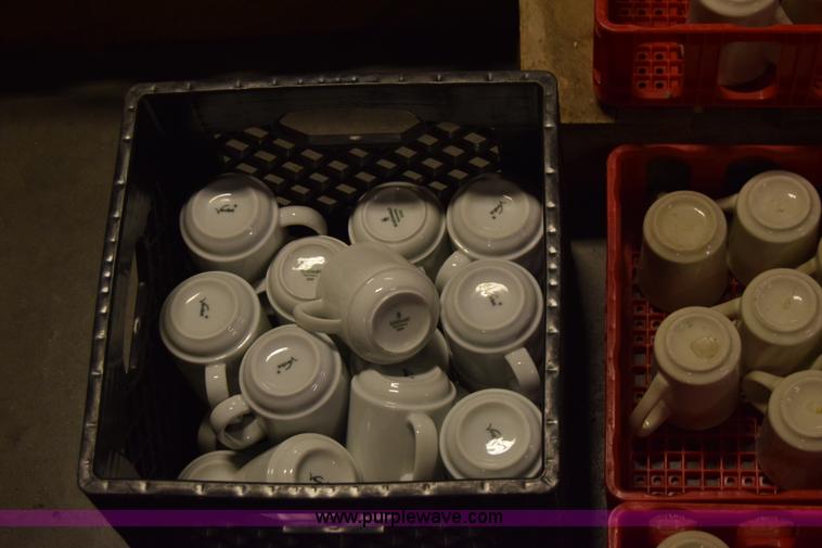 image for item BQ9523 Assorted restaurant equipment