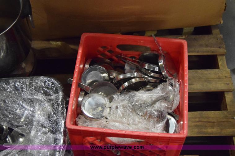 image for item BQ9523 Assorted restaurant equipment