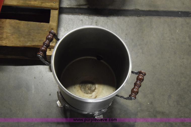 image for item BQ9523 Assorted restaurant equipment