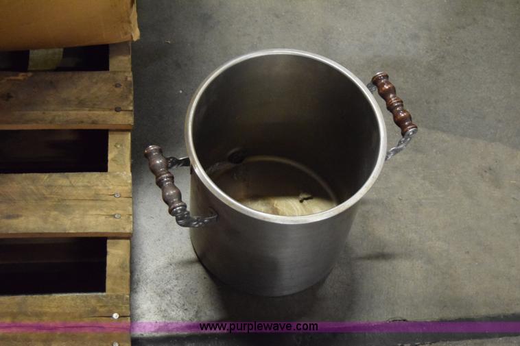 image for item BQ9523 Assorted restaurant equipment