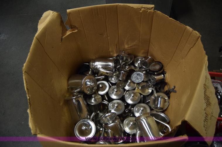 image for item BQ9523 Assorted restaurant equipment