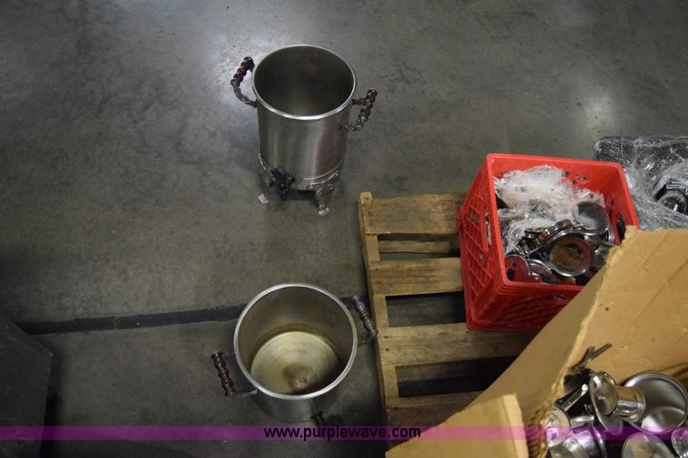 image for item BQ9523 Assorted restaurant equipment