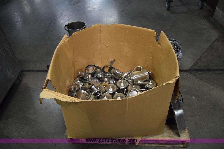 image for item BQ9523 Assorted restaurant equipment