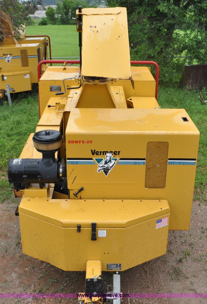 image for item F2473 2003 Vermeer BC1800 XL wood chipper