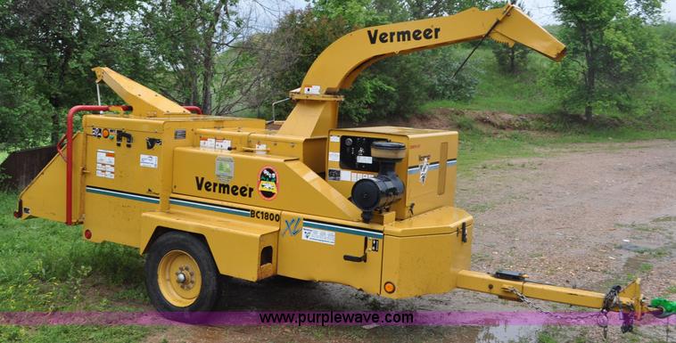 image for item F2473 2003 Vermeer BC1800 XL wood chipper