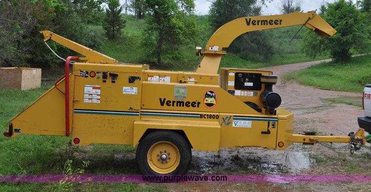 image for item F2473 2003 Vermeer BC1800 XL wood chipper