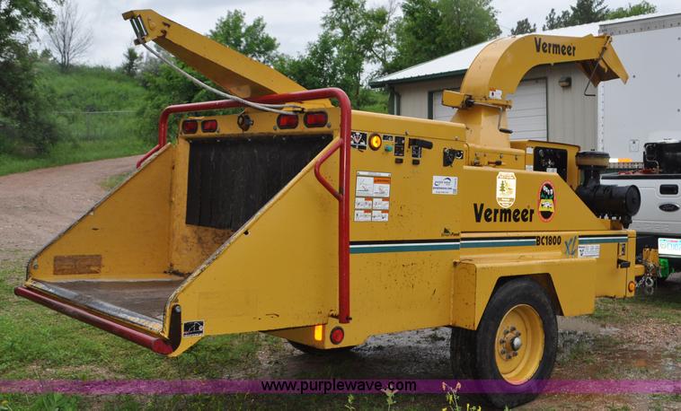 image for item F2473 2003 Vermeer BC1800 XL wood chipper