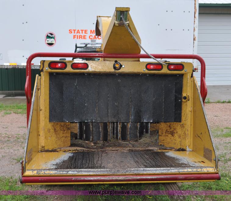 image for item F2473 2003 Vermeer BC1800 XL wood chipper