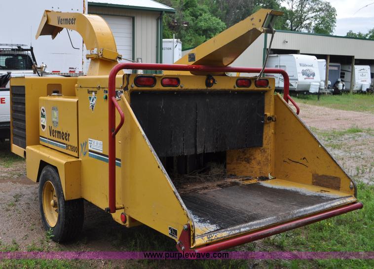 image for item F2473 2003 Vermeer BC1800 XL wood chipper