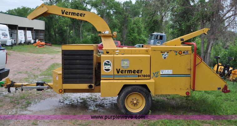 image for item F2473 2003 Vermeer BC1800 XL wood chipper