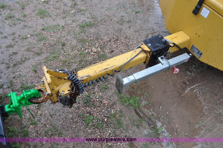 image for item F2473 2003 Vermeer BC1800 XL wood chipper