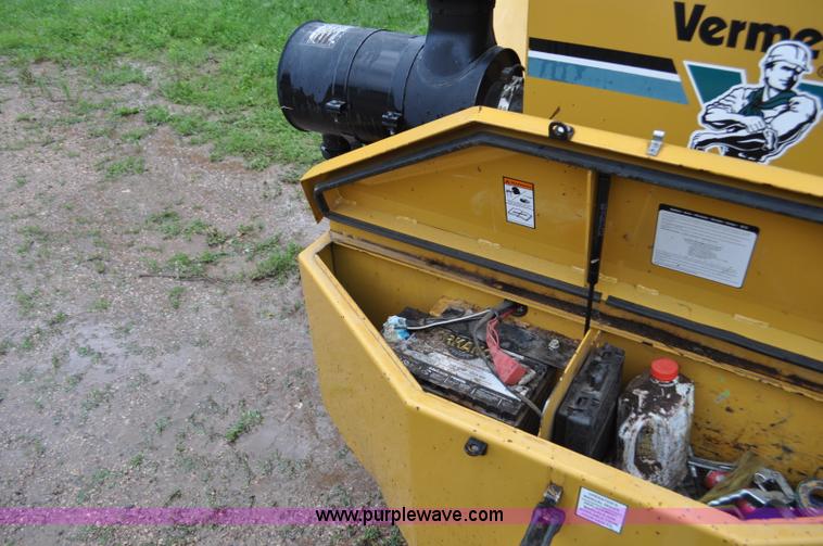 image for item F2473 2003 Vermeer BC1800 XL wood chipper