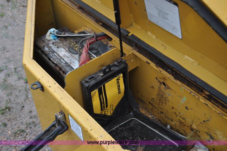 image for item F2473 2003 Vermeer BC1800 XL wood chipper