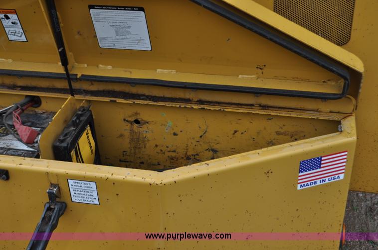 image for item F2473 2003 Vermeer BC1800 XL wood chipper