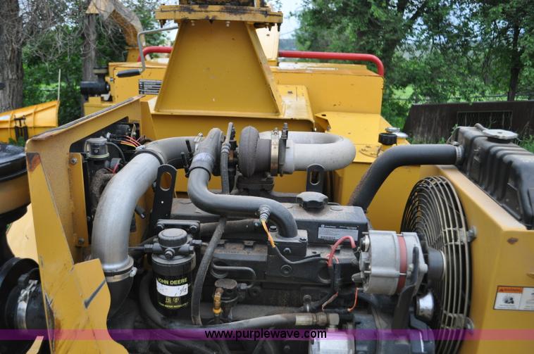 image for item F2473 2003 Vermeer BC1800 XL wood chipper