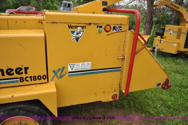 image for item F2473 2003 Vermeer BC1800 XL wood chipper