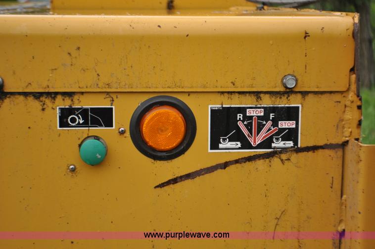 image for item F2473 2003 Vermeer BC1800 XL wood chipper