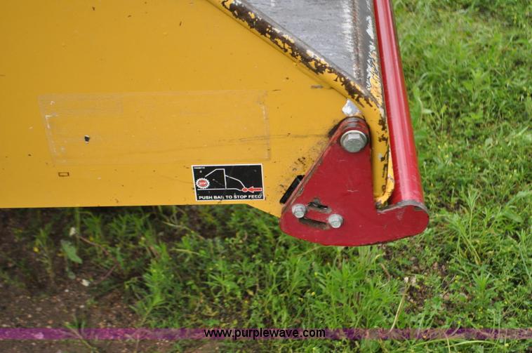 image for item F2473 2003 Vermeer BC1800 XL wood chipper