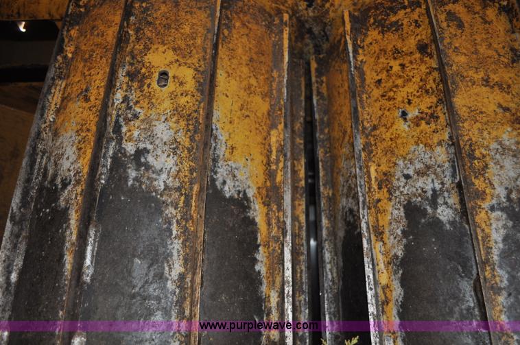 image for item F2473 2003 Vermeer BC1800 XL wood chipper