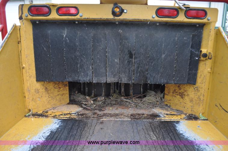 image for item F2473 2003 Vermeer BC1800 XL wood chipper