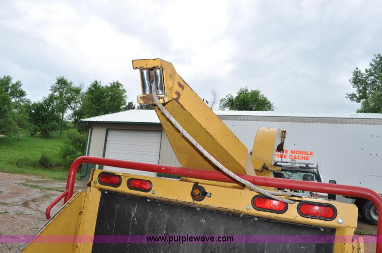 image for item F2473 2003 Vermeer BC1800 XL wood chipper