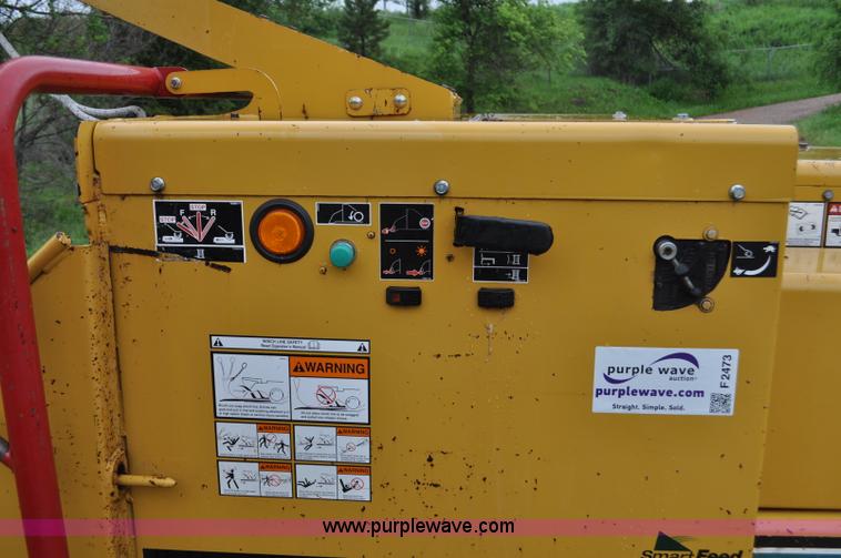 image for item F2473 2003 Vermeer BC1800 XL wood chipper