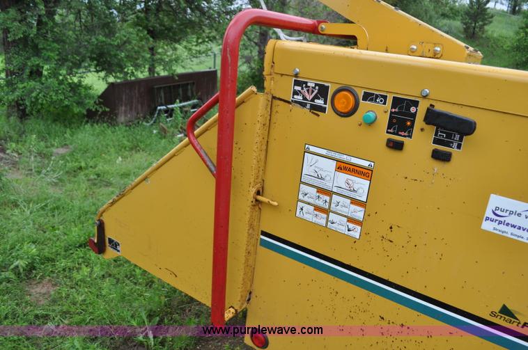 image for item F2473 2003 Vermeer BC1800 XL wood chipper